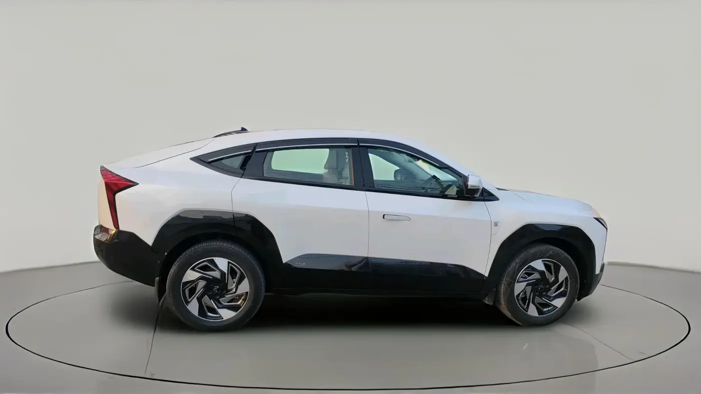 2025 Mahindra XEV 9e Pack Three B79 KWH, Electric, Automatic, 11,936 km, exterior