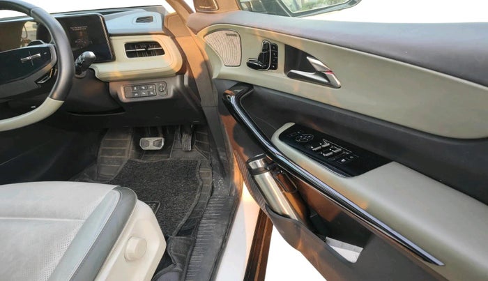 2025 Mahindra XEV 9e Pack Three B79 KWH, Electric, Automatic, 11,936 km, interior