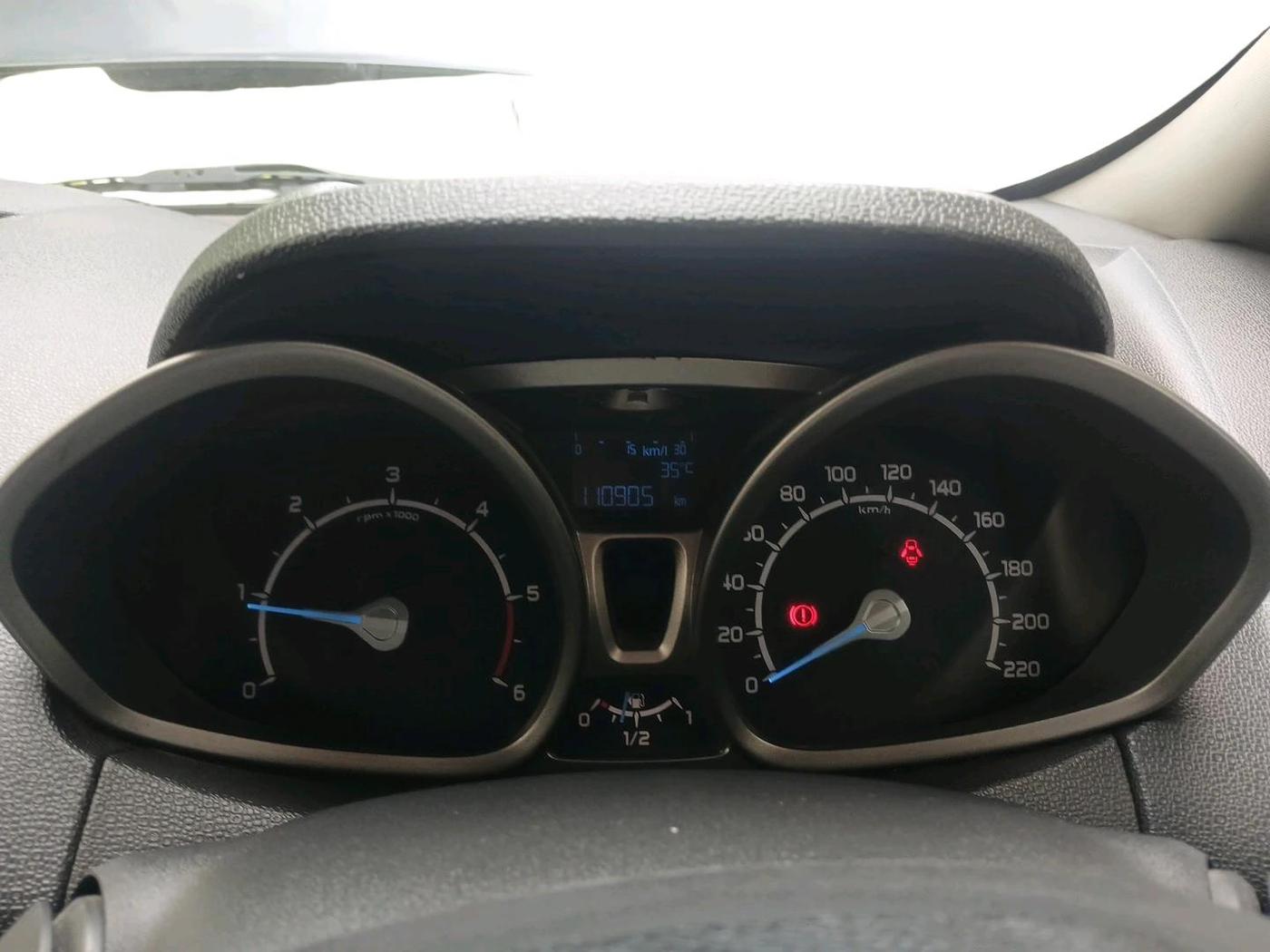 2013 Ford Ecosport TITANIUM 1.5L DIESEL, Diesel, Manual, 1,10,905 km, interior