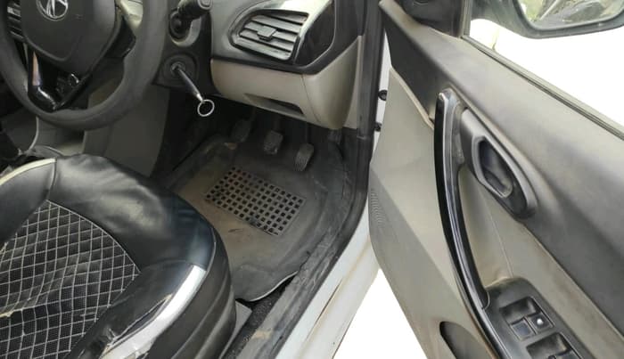 2018 Tata Tiago XT DIESEL, Diesel, Manual, 1,99,746 km, interior