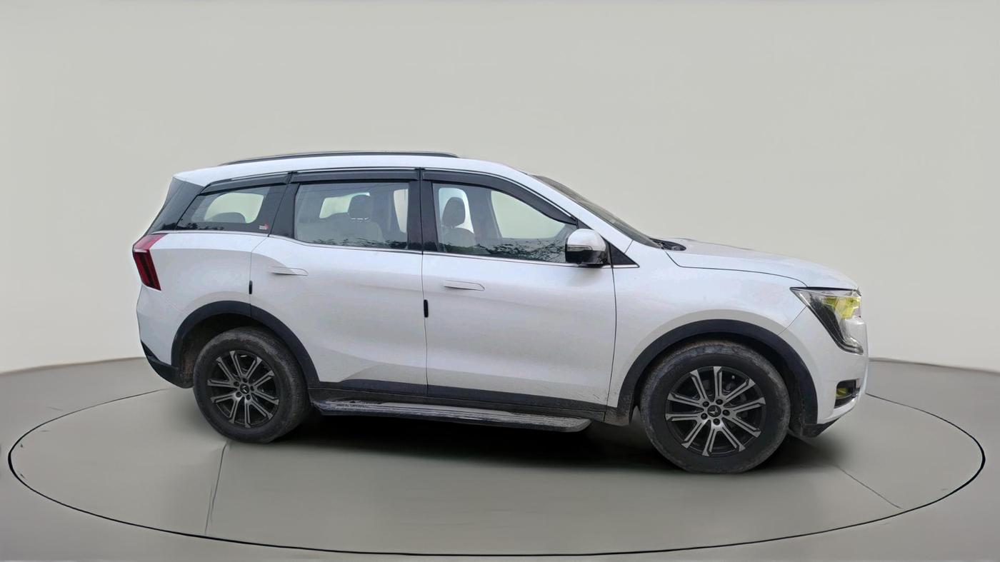 2022 Mahindra XUV700 AX 7 LUXURY D AT 7 STR, Diesel, Automatic, 48,306 km, exterior