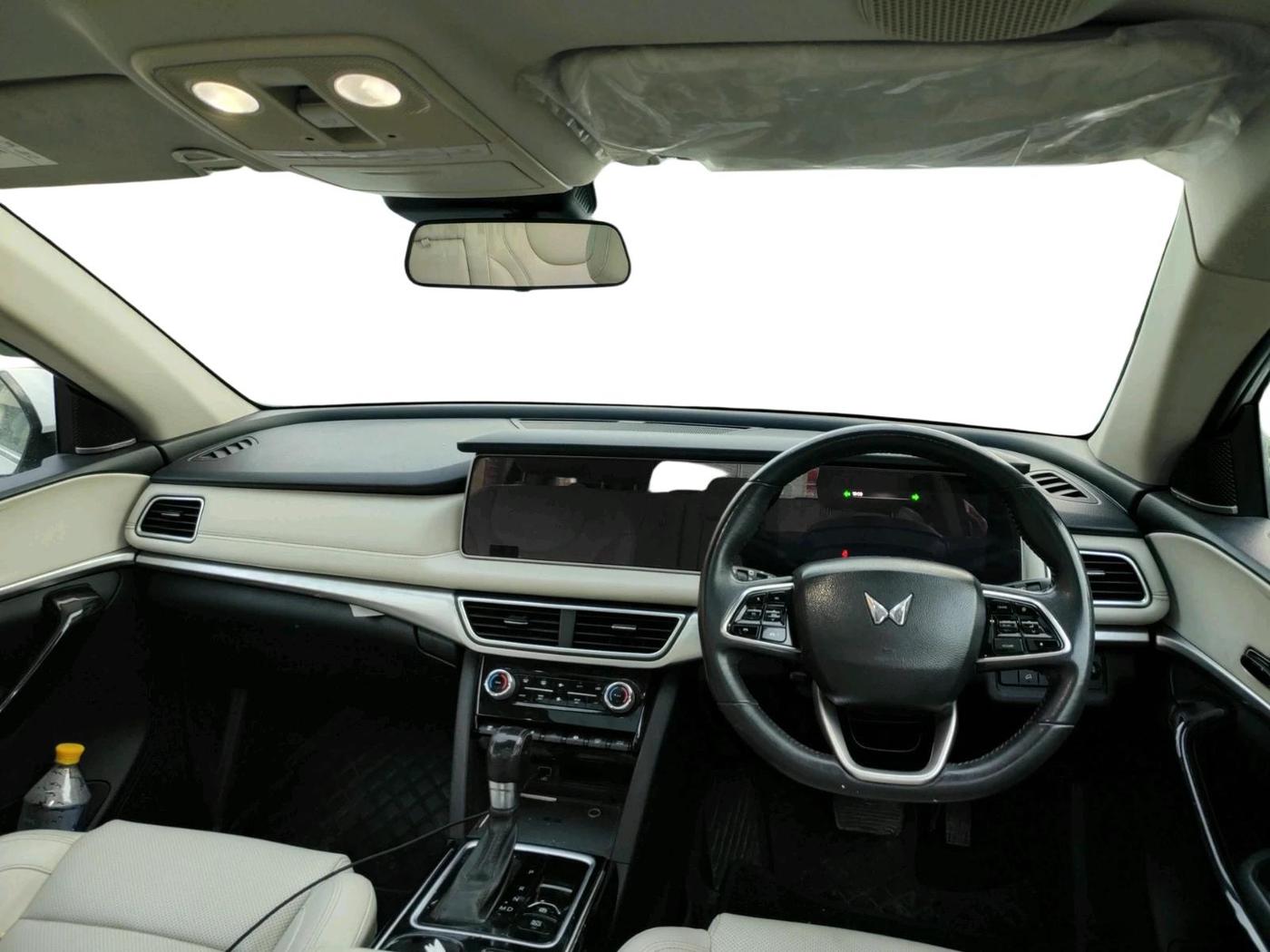 2022 Mahindra XUV700 AX 7 LUXURY D AT 7 STR, Diesel, Automatic, 48,306 km, interior