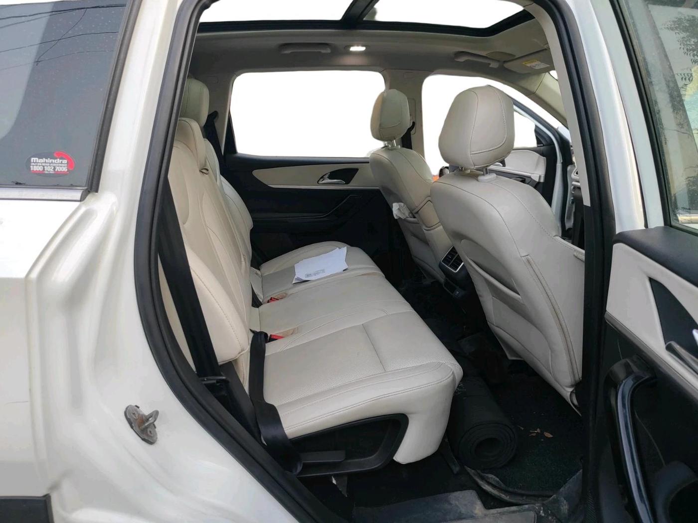 2022 Mahindra XUV700 AX 7 LUXURY D AT 7 STR, Diesel, Automatic, 48,306 km, interior