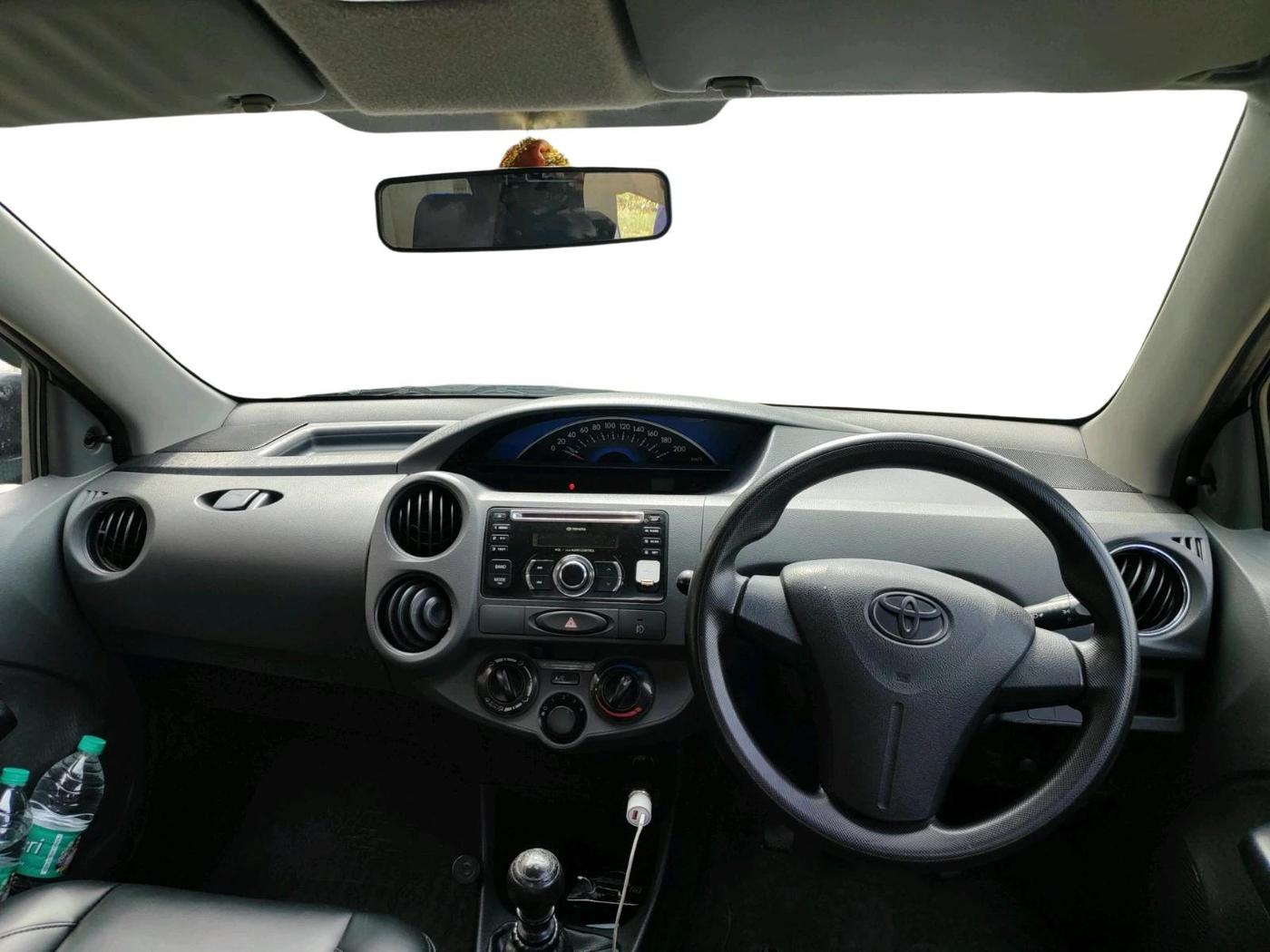 2013 Toyota Etios Liva GD, Diesel, Manual, 1,18,830 km, interior
