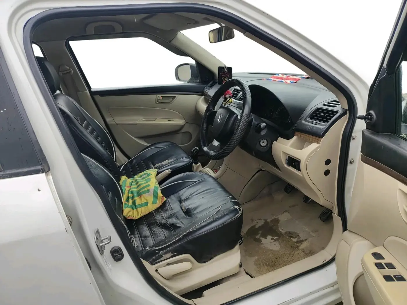 2017 Maruti Swift Dzire LXI, CNG, Manual, 1,70,105 km, interior