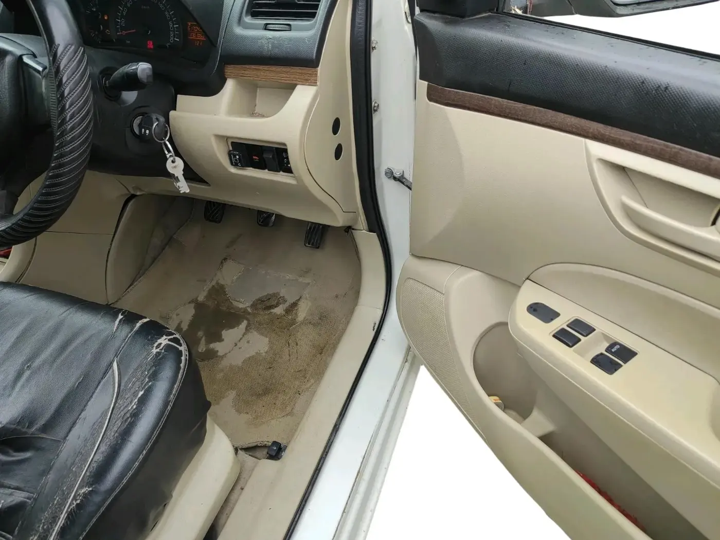 2017 Maruti Swift Dzire LXI, CNG, Manual, 1,70,105 km, interior