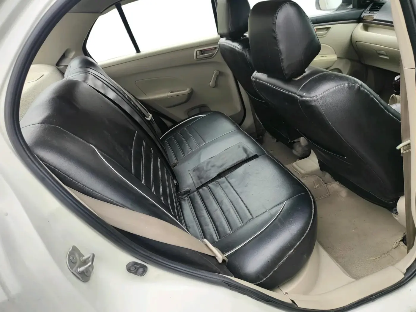 2017 Maruti Swift Dzire LXI, CNG, Manual, 1,70,105 km, interior