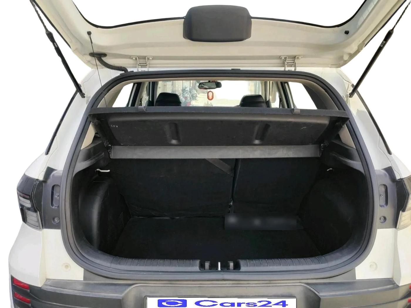 2023 Hyundai VENUE SX 1.2 PETROL, Petrol, Manual, 39,500 km, exterior