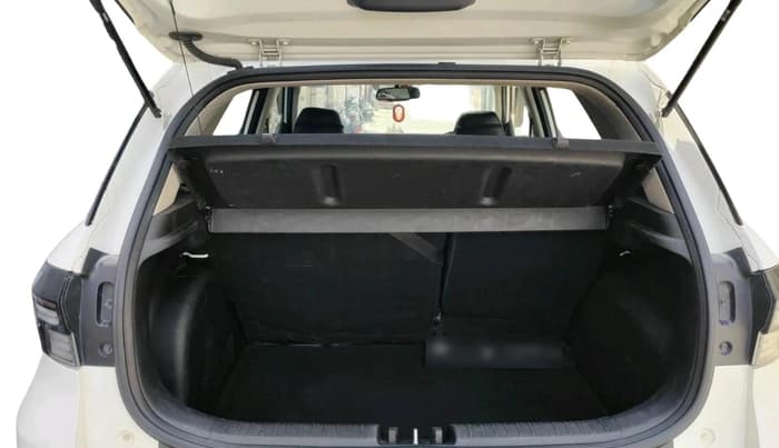2023 Hyundai VENUE SX 1.2 PETROL, Petrol, Manual, 33,906 km, exterior