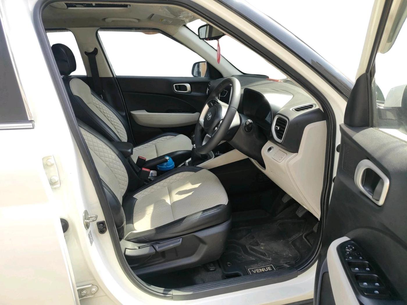 2023 Hyundai VENUE SX 1.2 PETROL, Petrol, Manual, 39,500 km, interior