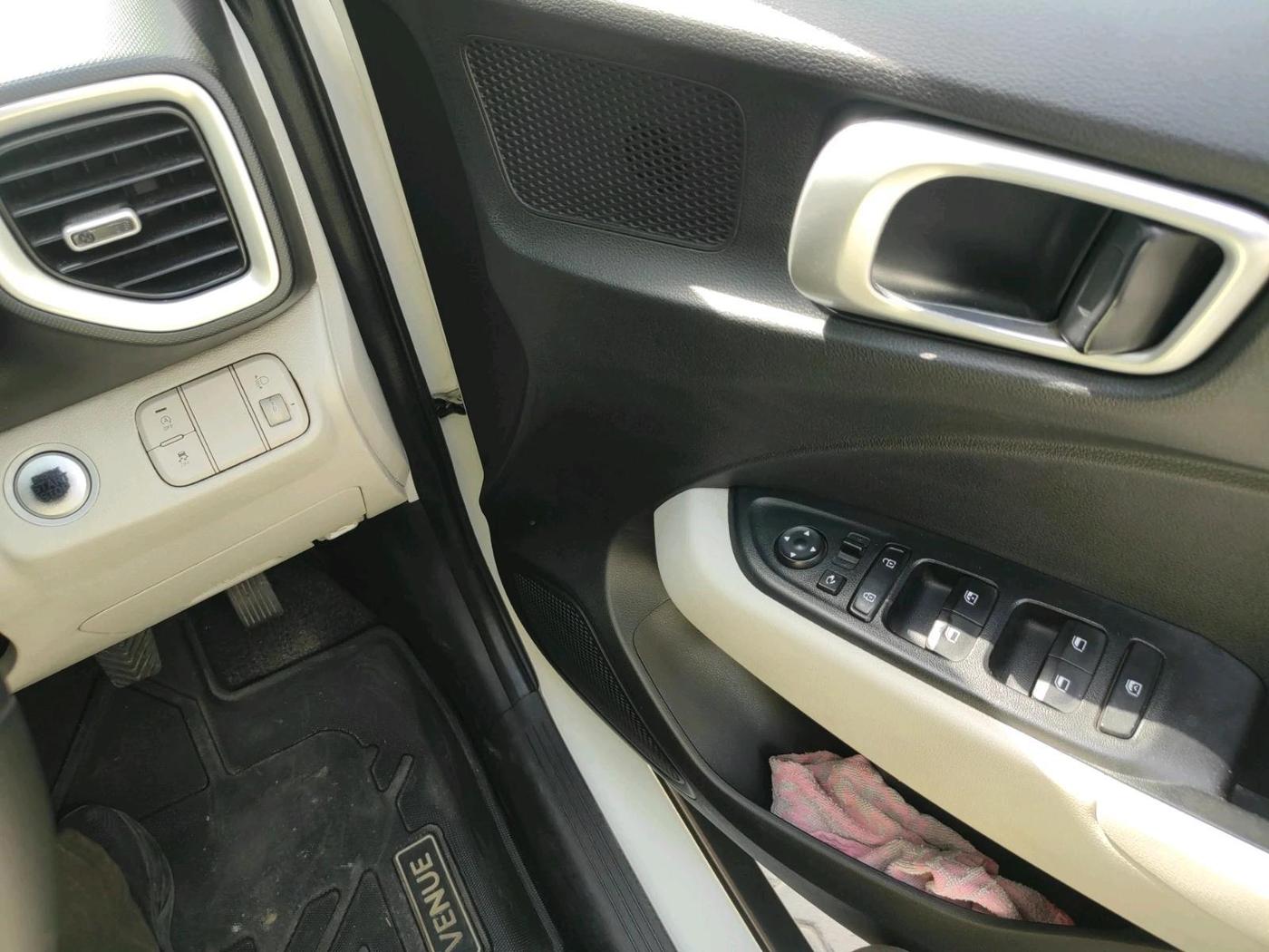 2023 Hyundai VENUE SX 1.2 PETROL, Petrol, Manual, 39,500 km, interior