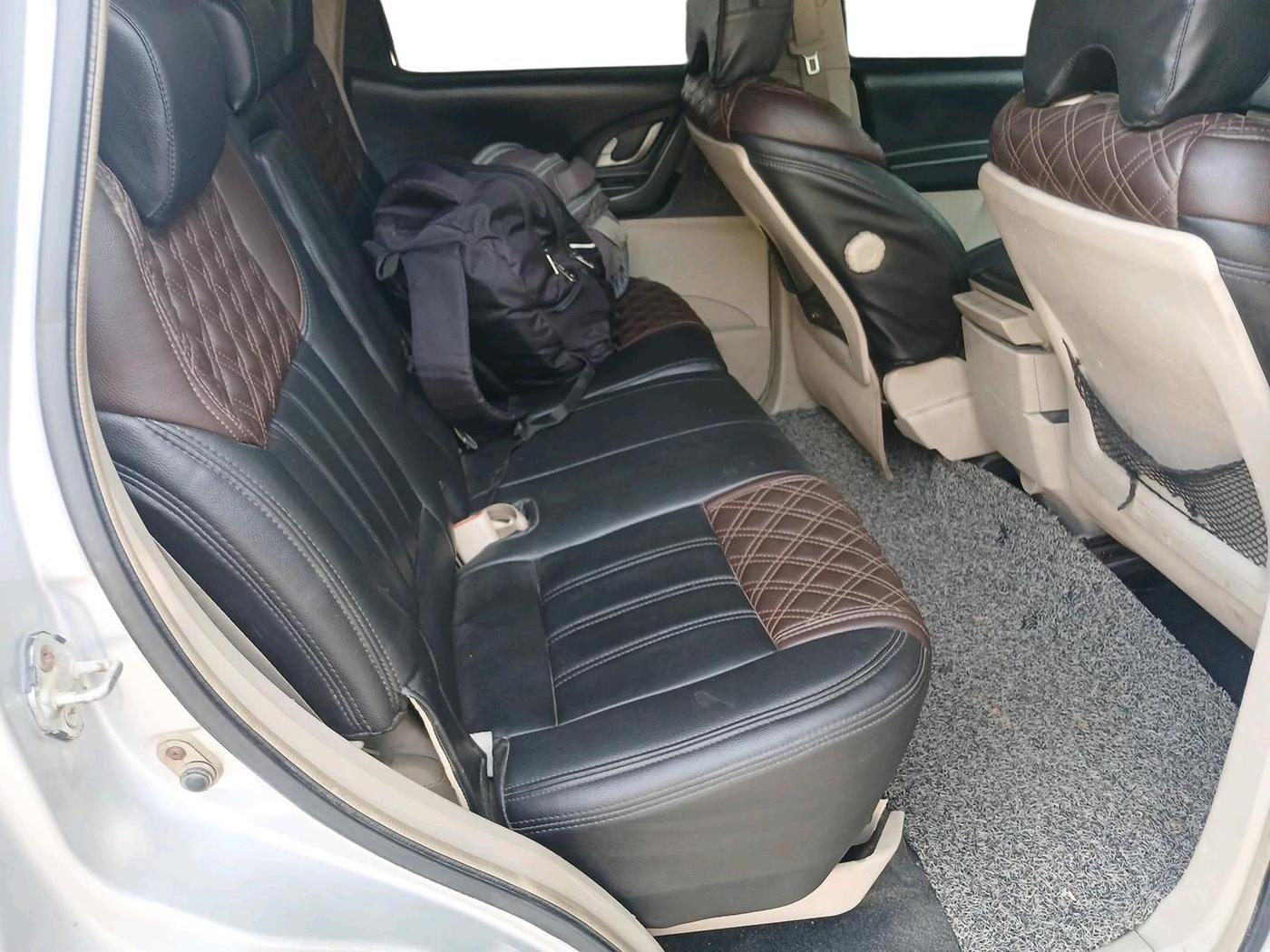 2015 Mahindra XUV500 W6, Diesel, Manual, 1,00,469 km, interior