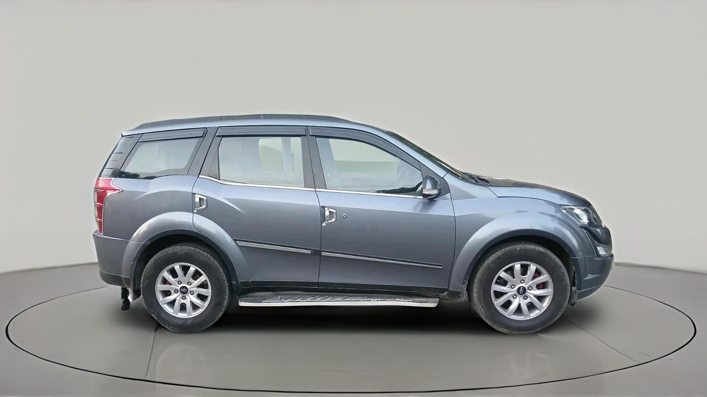 2015 Mahindra XUV500 W10, Diesel, Manual, 1,11,607 km, exterior