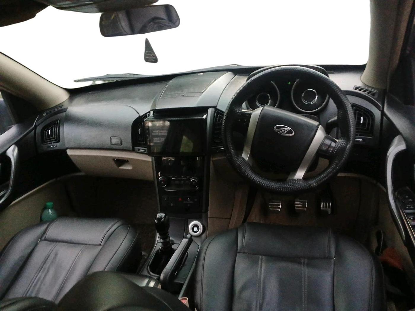 2015 Mahindra XUV500 W10, Diesel, Manual, 1,11,607 km, interior