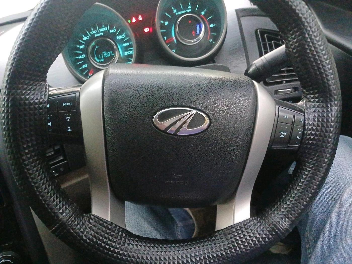 2015 Mahindra XUV500 W10, Diesel, Manual, 1,11,607 km, interior