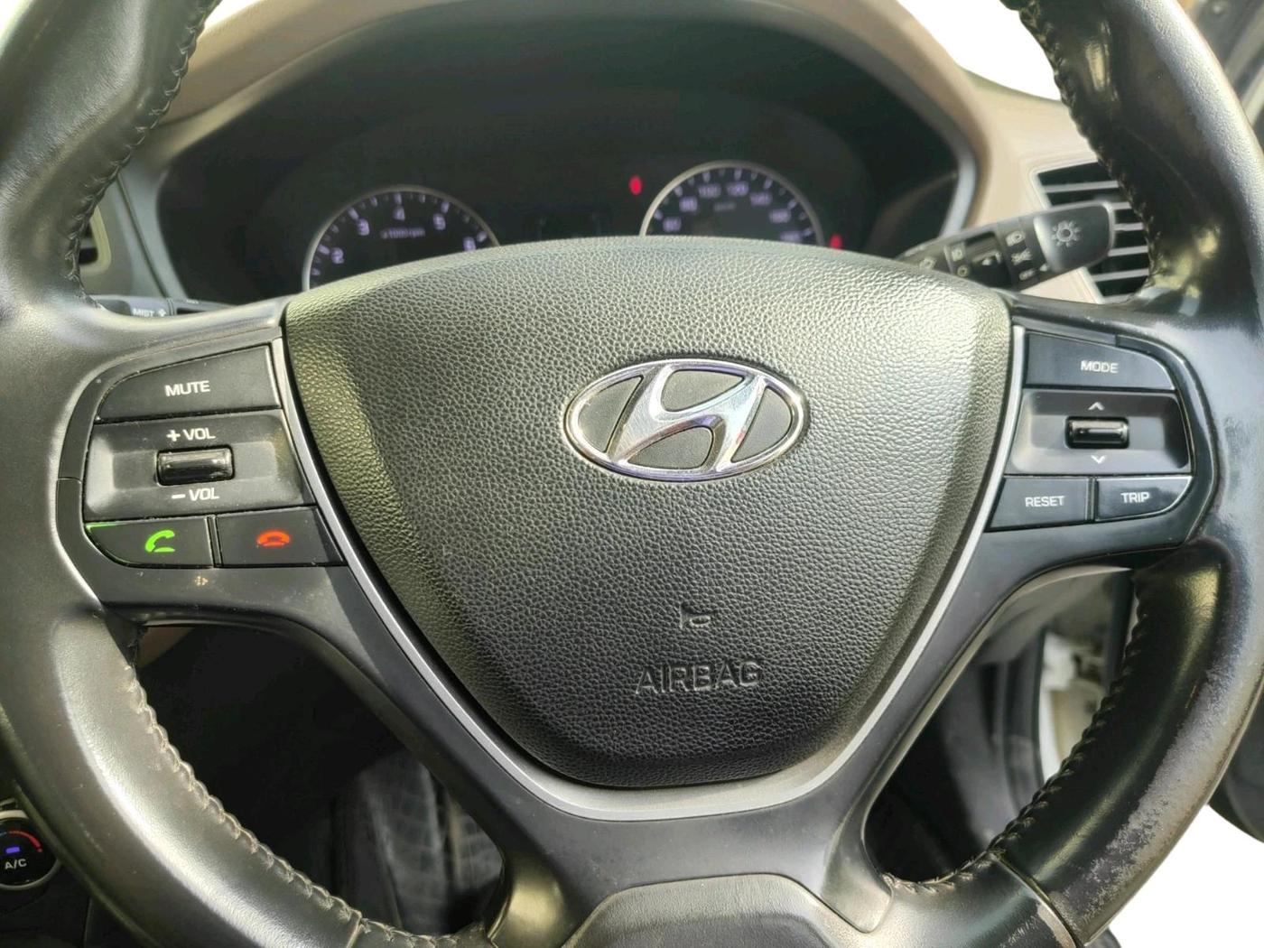 2015 Hyundai Elite i20 SPORTZ 1.2 (O), Petrol, Manual, 1,24,973 km, interior