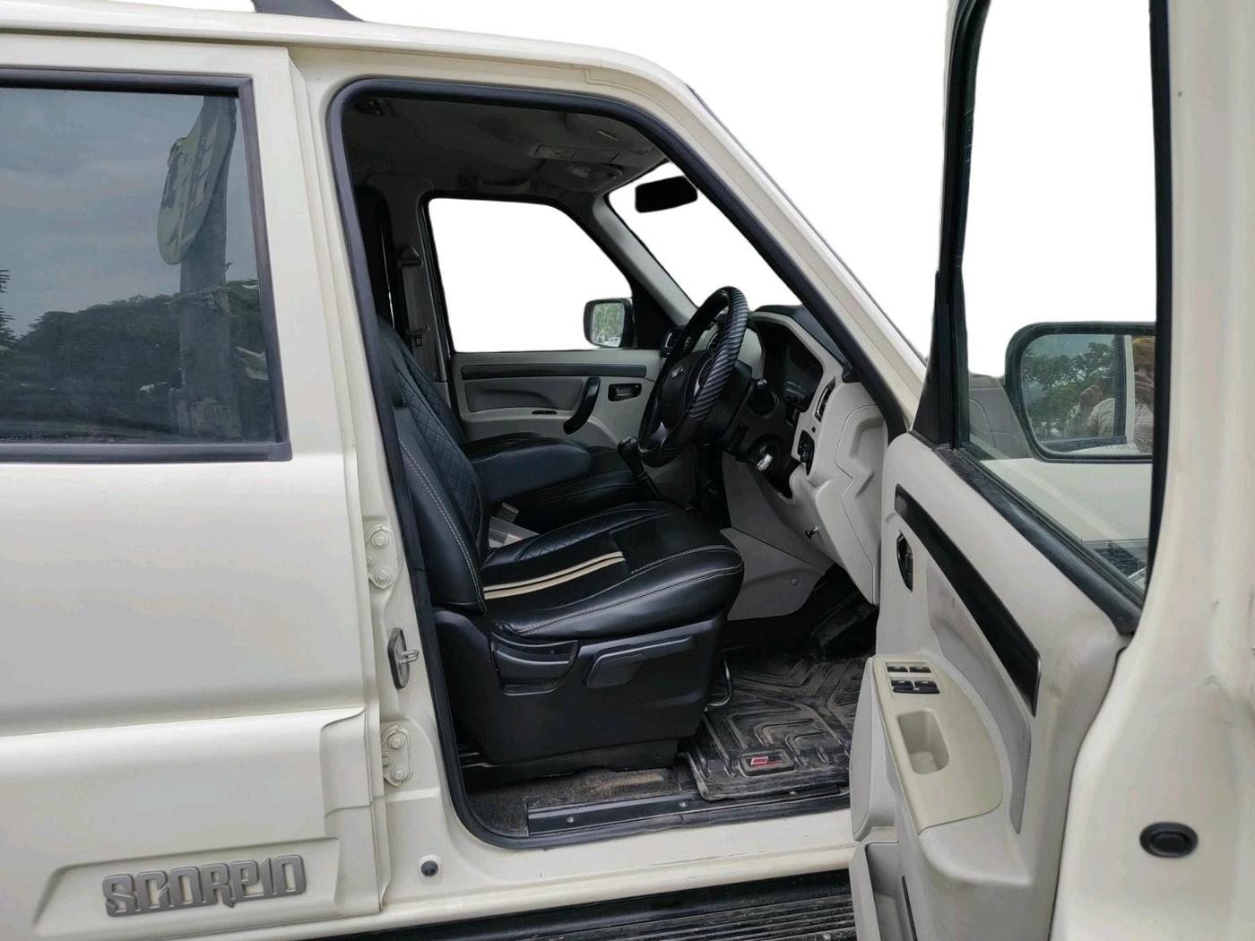 2018 Mahindra Scorpio S7, Diesel, Manual, 97,072 km, interior