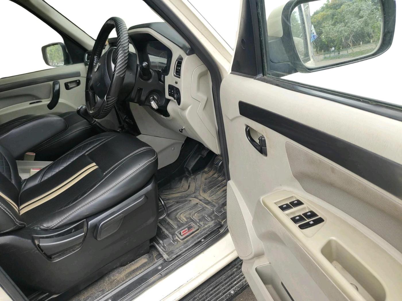 2018 Mahindra Scorpio S7, Diesel, Manual, 97,072 km, interior
