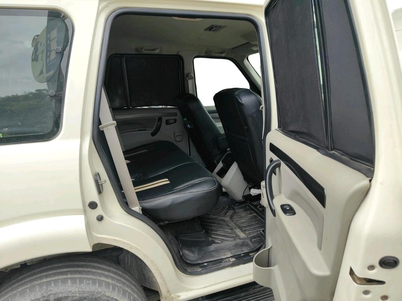 2018 Mahindra Scorpio S7, Diesel, Manual, 97,072 km, interior