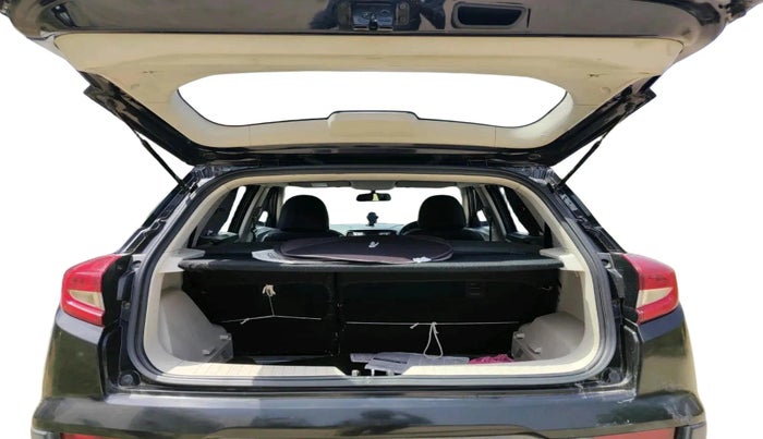 2021 Mahindra XUV300 W4 1.2 PETROL, Petrol, Manual, 82,713 km, exterior