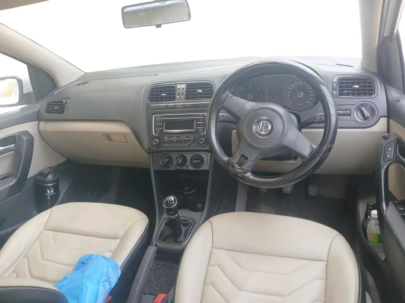 2014 Volkswagen Polo COMFORTLINE 1.2L, Diesel, Manual, 1,33,313 km, interior