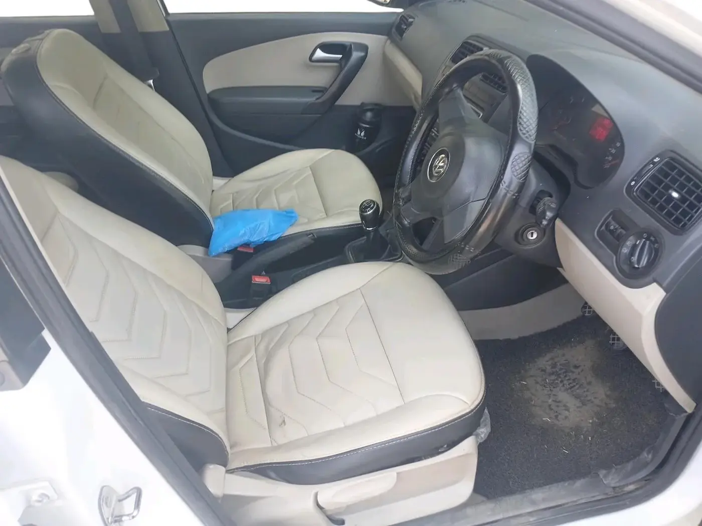 2014 Volkswagen Polo COMFORTLINE 1.2L, Diesel, Manual, 1,33,313 km, interior