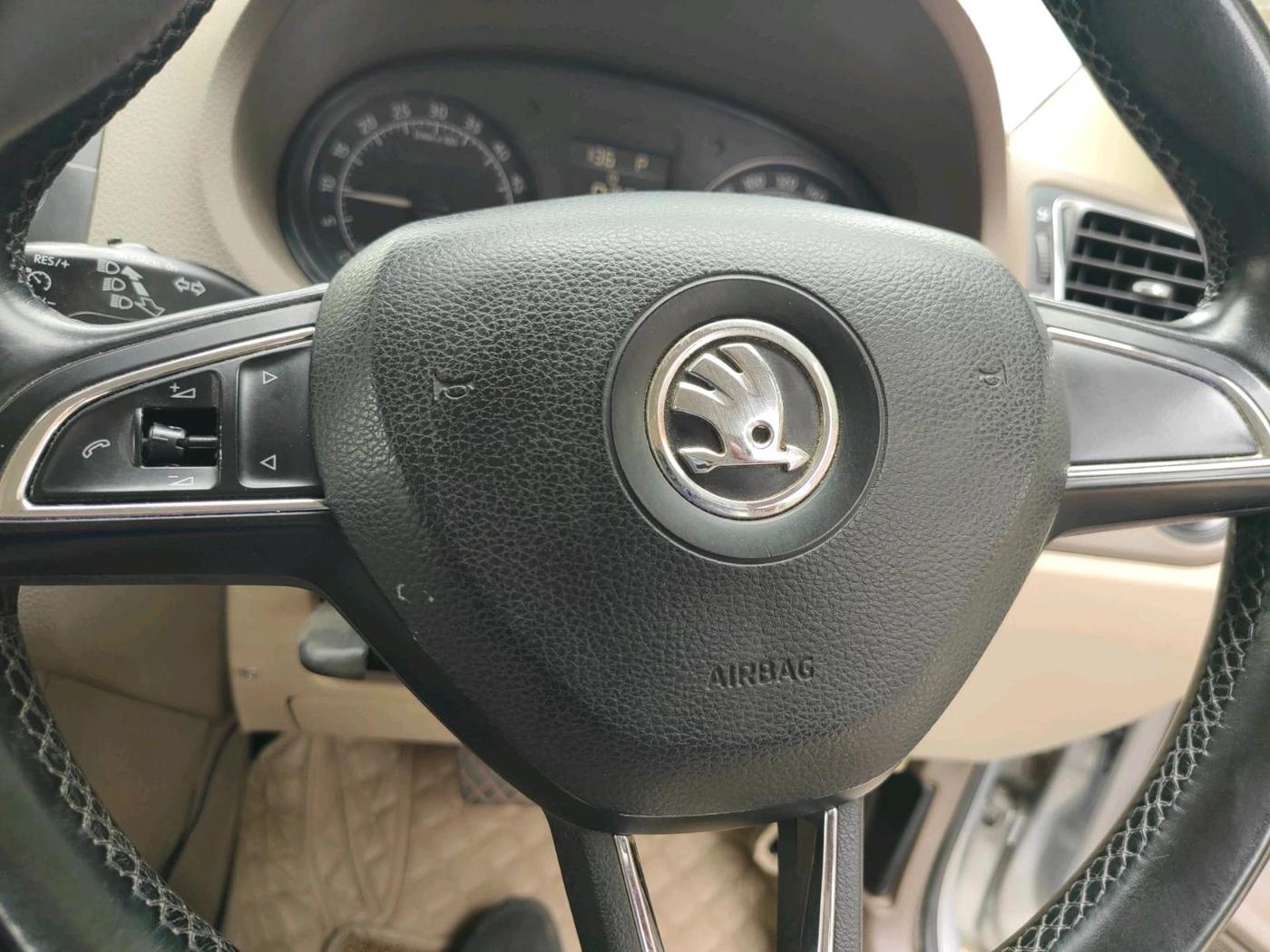 2015 Skoda Rapid 1.5 TDI CR ELEGANCE AT, Diesel, Automatic, 1,05,403 km, interior