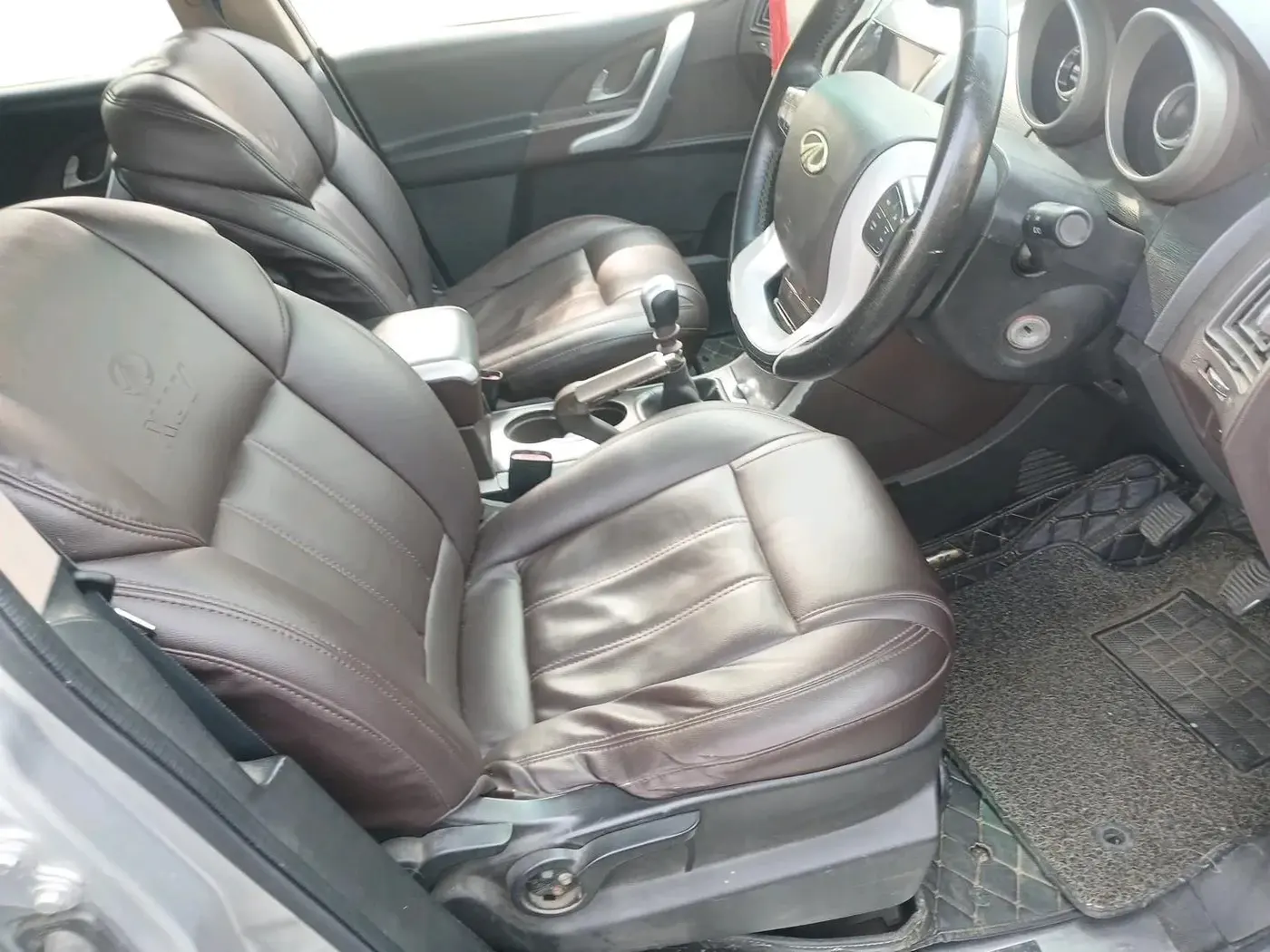 2012 Mahindra XUV500 W8, Diesel, Manual, 1,00,603 km, interior