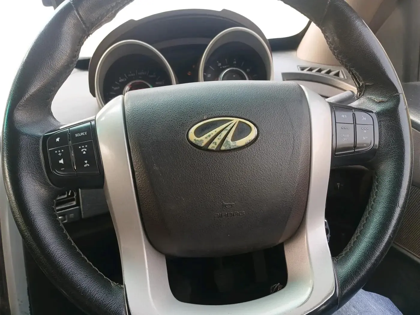 2012 Mahindra XUV500 W8, Diesel, Manual, 1,00,603 km, interior