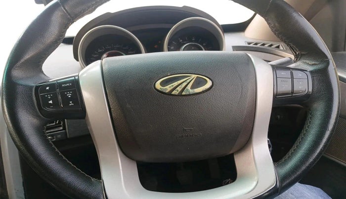 2012 Mahindra XUV500 W8, Diesel, Manual, 1,00,603 km, interior