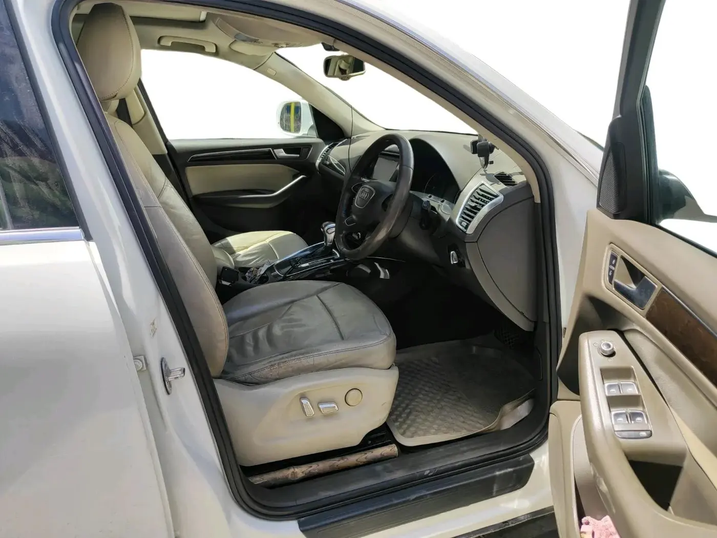 2012 Audi Q5 2.0 TDI QUATTRO, Diesel, Automatic, 1,29,437 km, interior