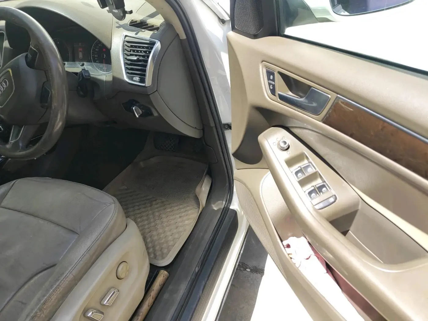 2012 Audi Q5 2.0 TDI QUATTRO, Diesel, Automatic, 1,29,437 km, interior