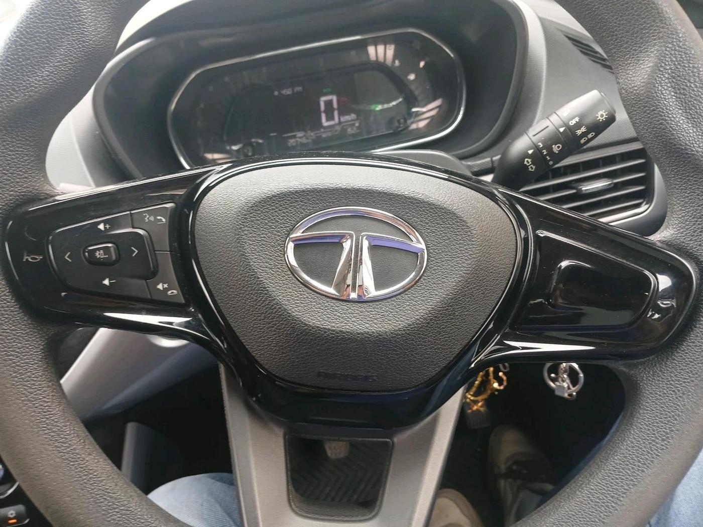 2022 Tata NEXON XM PLUS SUNROOF PETROL, Petrol, Manual, 20,746 km, interior