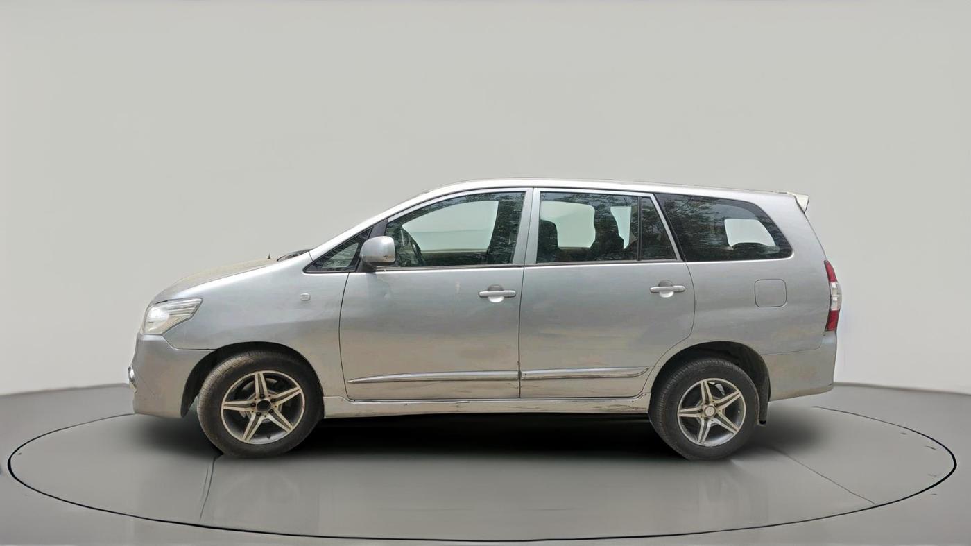 2016 Toyota Innova 2.5 GX 7 STR, Diesel, Manual, 1,04,341 km, exterior