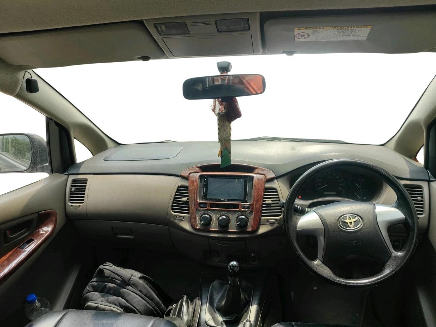 2016 Toyota Innova 2.5 GX 7 STR, Diesel, Manual, 1,04,341 km, interior