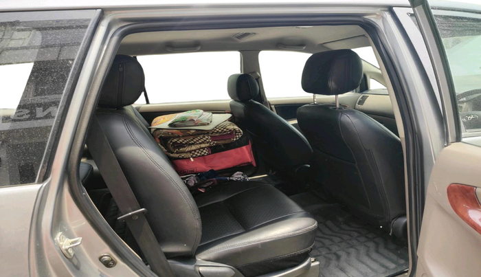 2016 Toyota Innova 2.5 GX 7 STR, Diesel, Manual, 1,04,341 km, interior