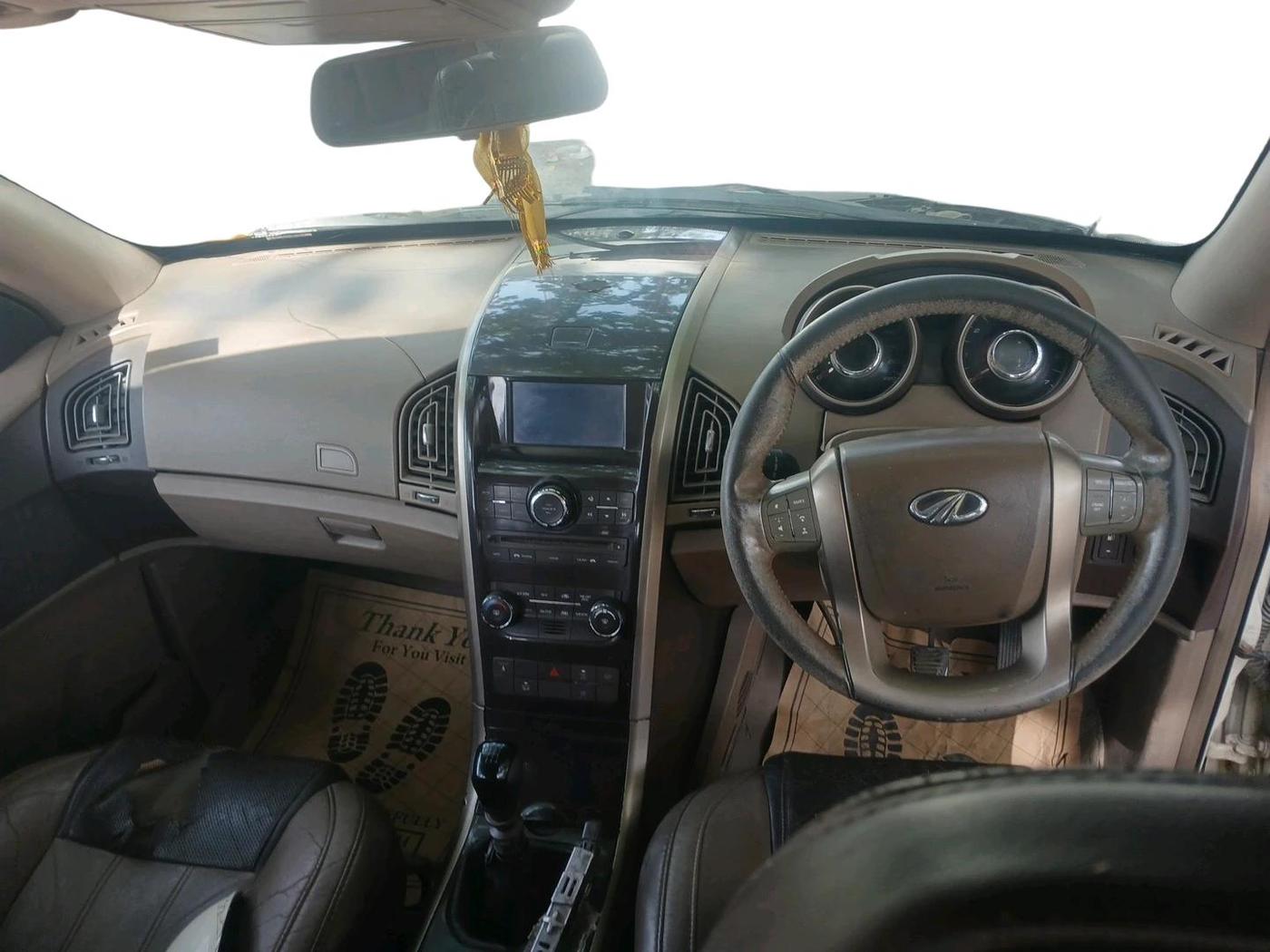 2013 Mahindra XUV500 W8, Diesel, Manual, 2,56,135 km, interior