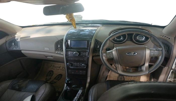 2013 Mahindra XUV500 W8, Diesel, Manual, 2,56,135 km, interior