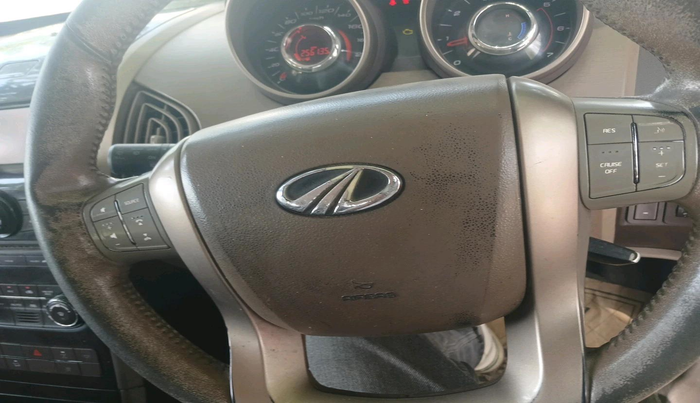 2013 Mahindra XUV500 W8, Diesel, Manual, 2,56,135 km, interior