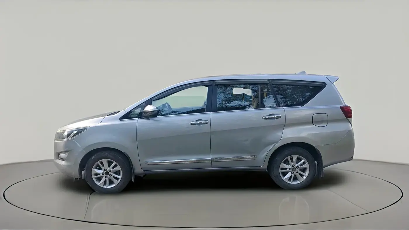 2017 Toyota Innova Crysta 2.4 G 7 STR, Diesel, Manual, 1,35,152 km, exterior