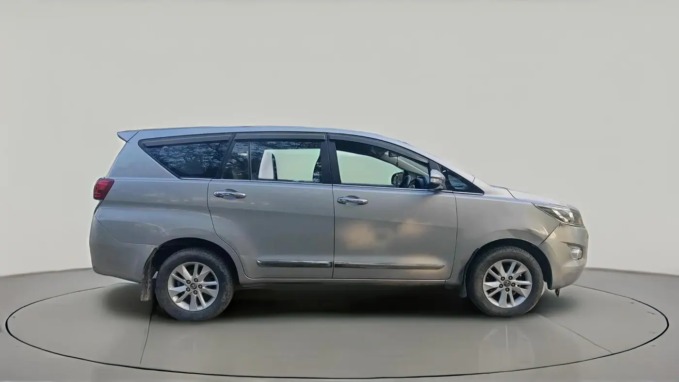 2017 Toyota Innova Crysta 2.4 G 7 STR, Diesel, Manual, 1,35,152 km, exterior