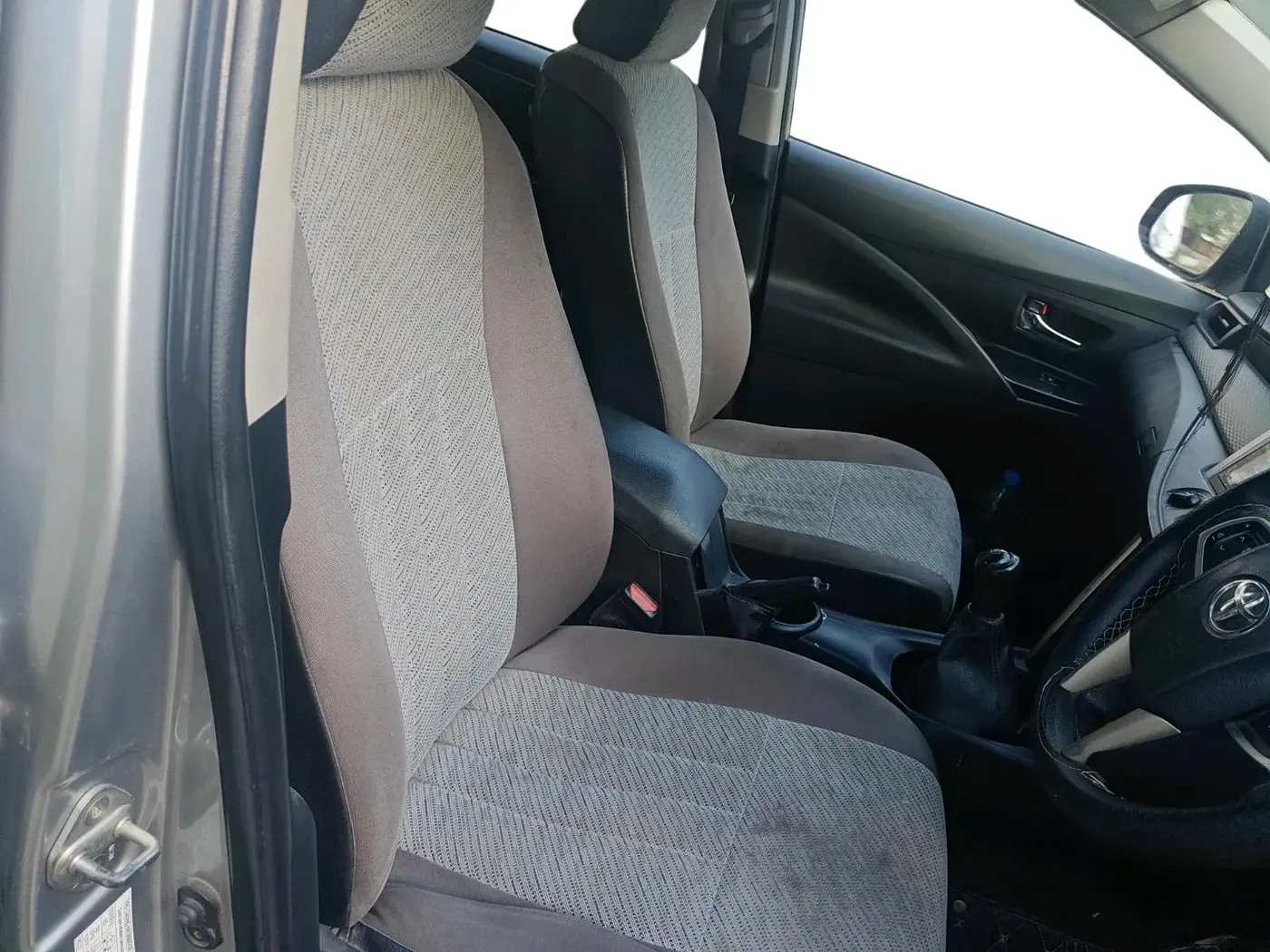 2017 Toyota Innova Crysta 2.4 G 7 STR, Diesel, Manual, 1,35,152 km, interior