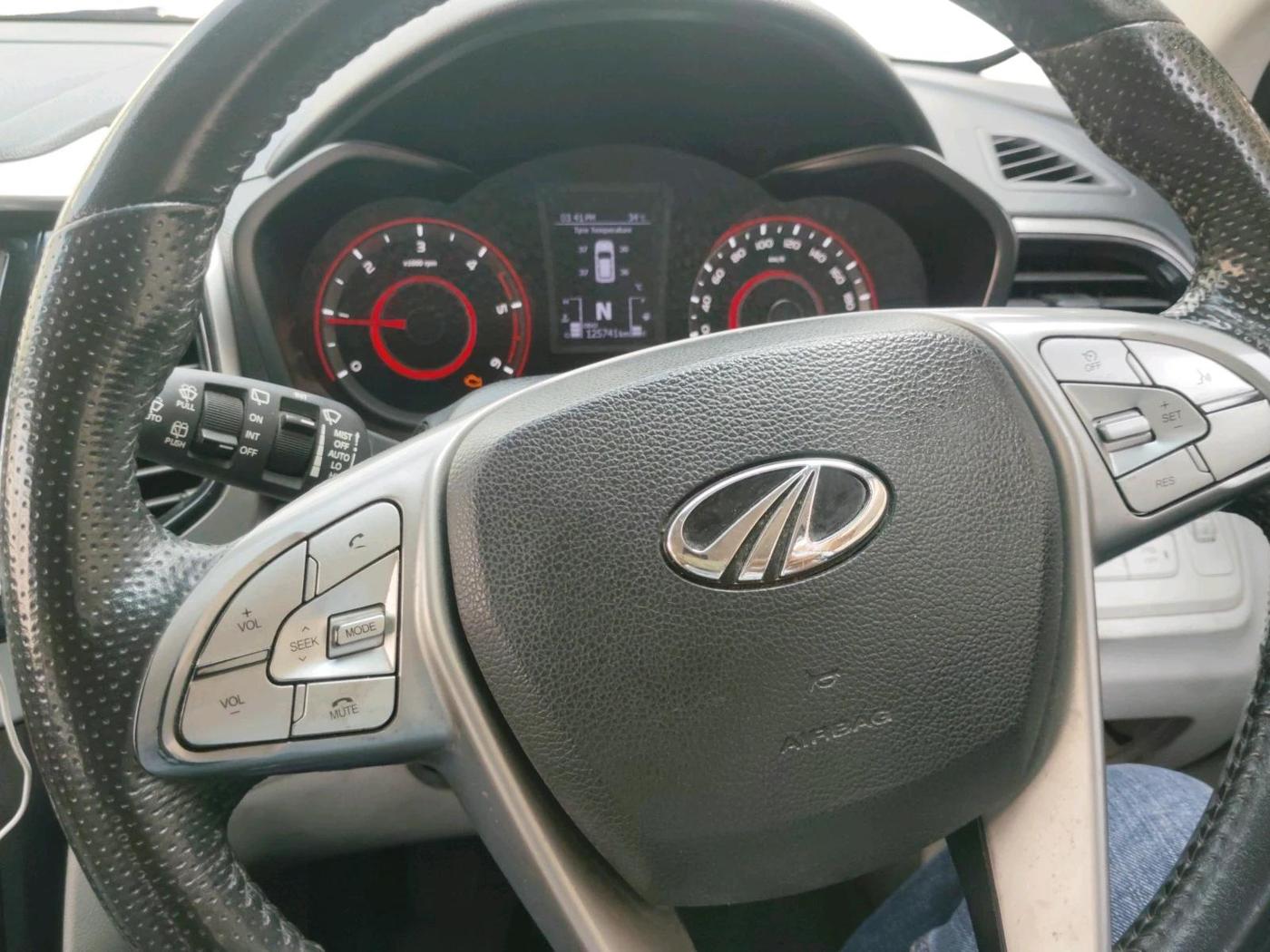 2022 Mahindra XUV300 W8 (O) 1.5 DIESEL, Diesel, Manual, 1,25,741 km, interior