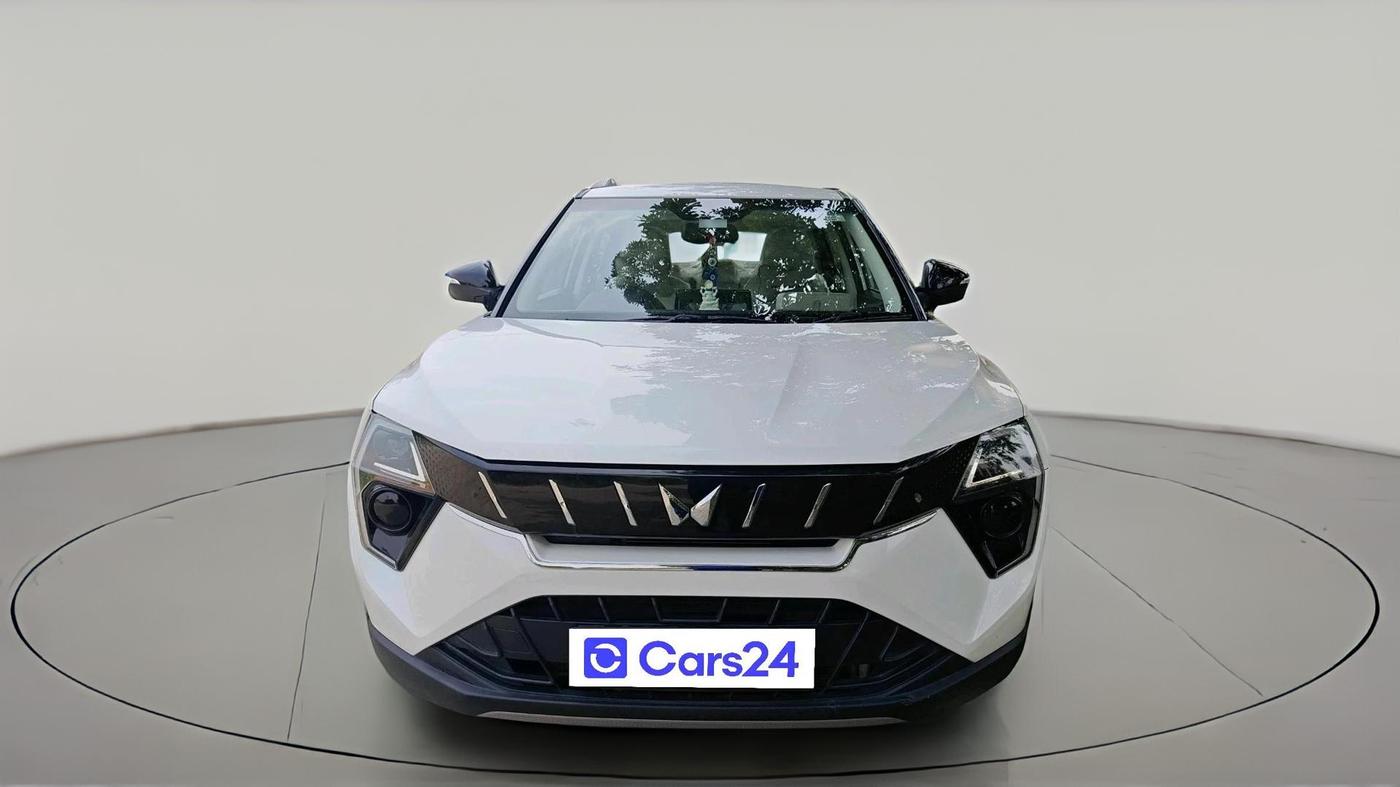 2024 Mahindra XUV 3XO AX5 1.2 L TCMPFi, Petrol, Manual, 8,565 km, exterior