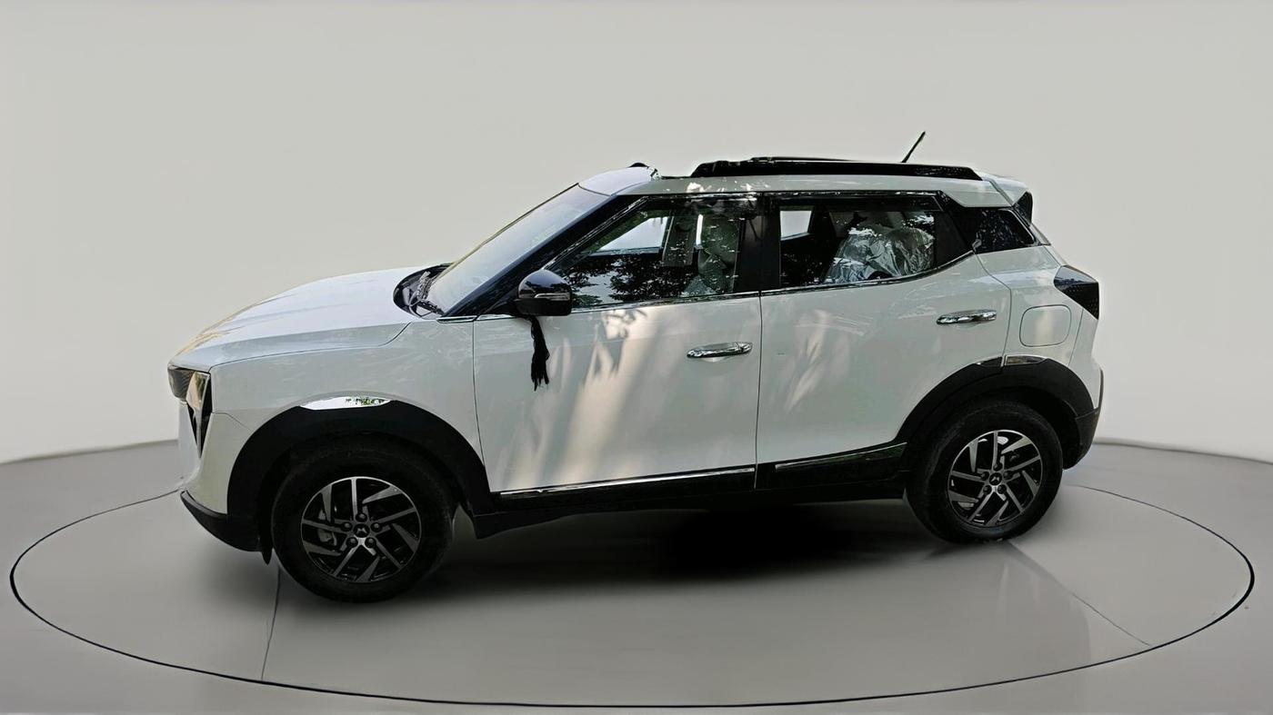 2024 Mahindra XUV 3XO AX5 1.2 L TCMPFi, Petrol, Manual, 8,565 km, exterior