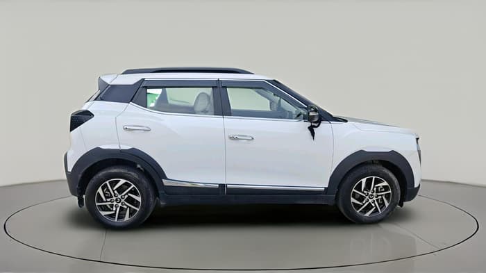 2024 Mahindra XUV 3XO AX5 1.2 L TCMPFi, Petrol, Manual, 8,565 km, exterior