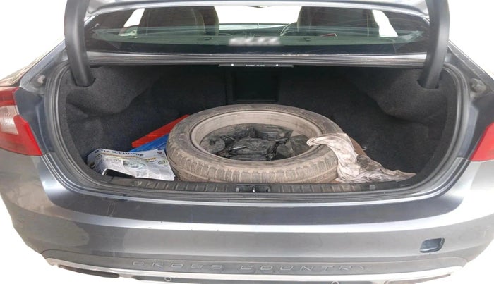 2017 Volvo S60 CROSS COUNTRY INSCRIPTION, Diesel, Automatic, 1,01,874 km, exterior