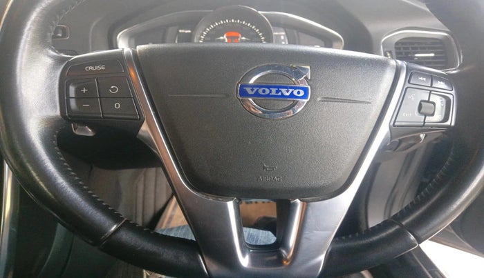 2017 Volvo S60 CROSS COUNTRY INSCRIPTION, Diesel, Automatic, 1,01,874 km, interior