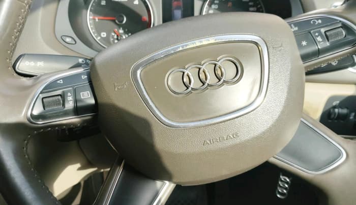 2013 Audi Q3 2.0 TDI QUATTRO, Diesel, Automatic, 1,02,677 km, interior