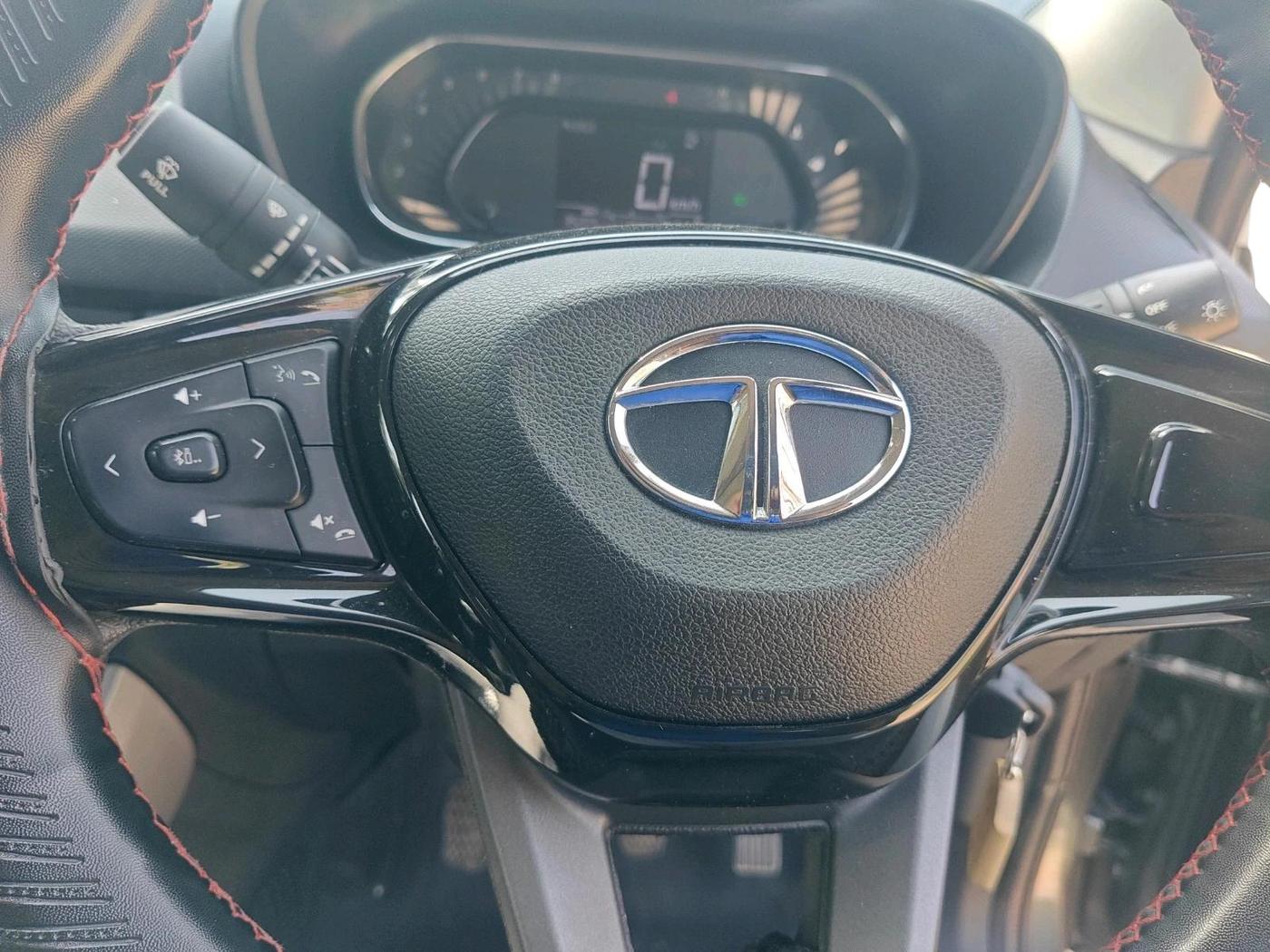 2022 Tata NEXON XM SUNROOF PETROL, Petrol, Manual, 35,225 km, interior